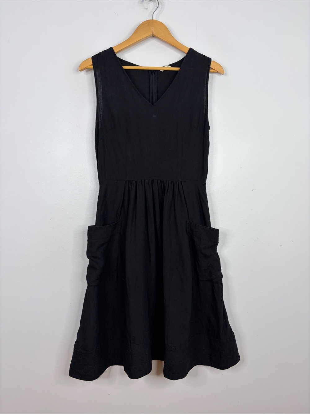 Naif Montreal Dress Women Medium Black Linen Sleeveless V Neck Flare Midi Pocket